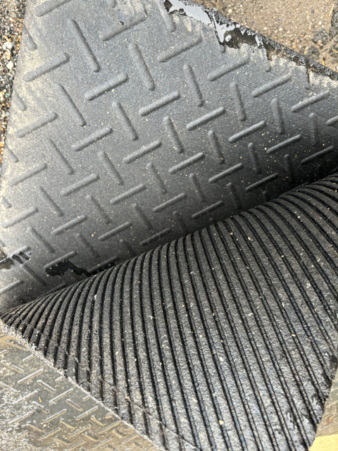 Top and bottom of the stall mats