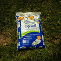 A 40 lb bag of Jolly Gardener Top Soil terrus pure sembrar, displayed on a grassy lawn.