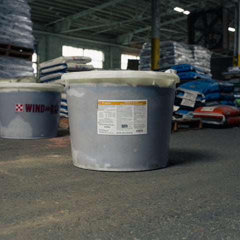 A semitransparent tub of Wind and Rain Hi Mag Mineral with Altsoid 