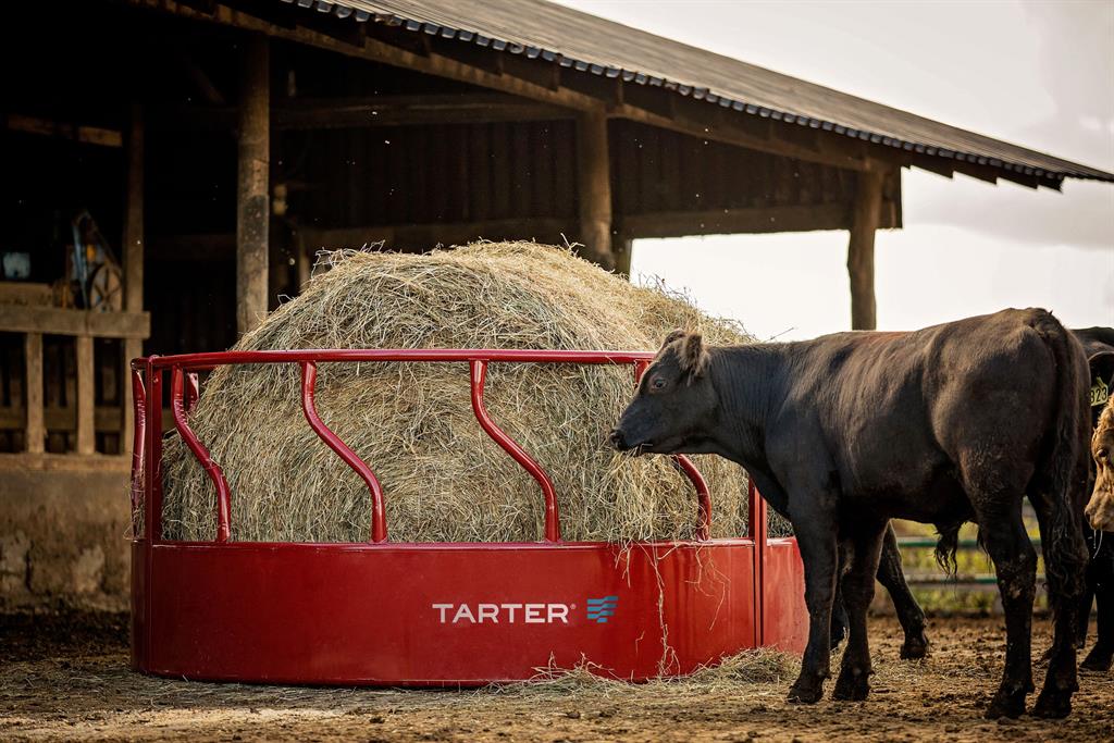 Tarter’s Titan Cattle Feeder with Hay Saver The Mill Bel Air, Black